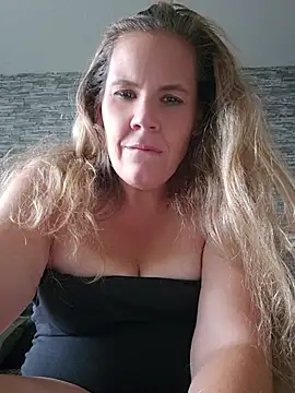JoyceAndFriends live XXX chat