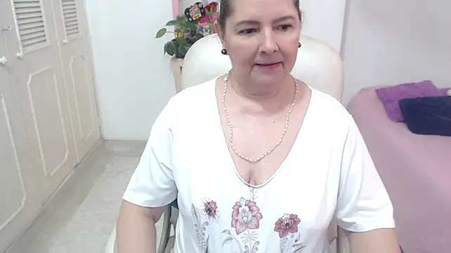 leonela_69's Live XXX Chat