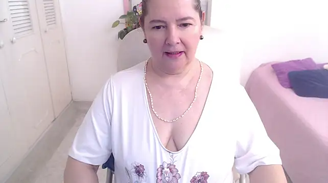 Chat +18 de leonela_69 ao vivo