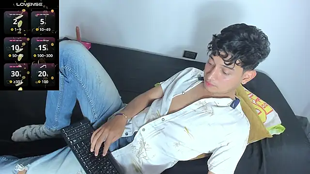 Benjamin_Buster Live XXX-Chat