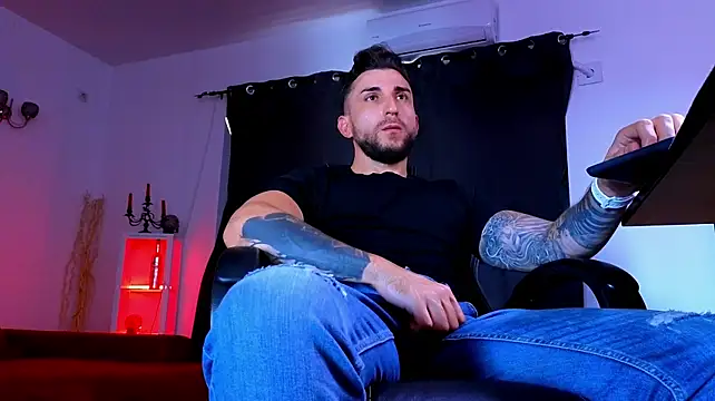 MightyAaron66 Adlı Modelin Canlı XXX Sohbeti