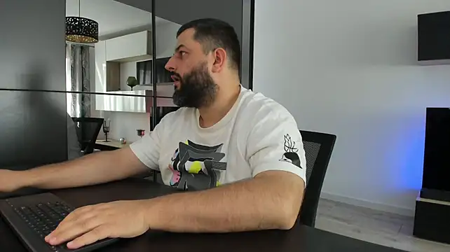 צ'אט XXX בשידור חי של DravenPeak