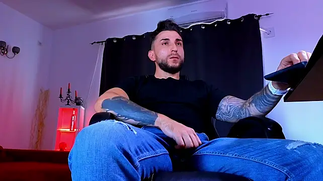 MightyAaron66 现场XXX聊天