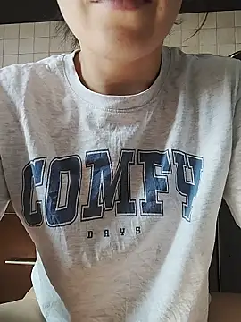 צ'אט XXX בשידור חי של Honeytrap369