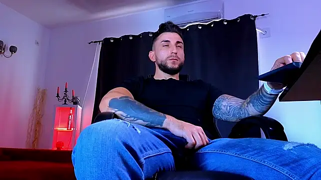 MightyAaron66's Live XXX Chat