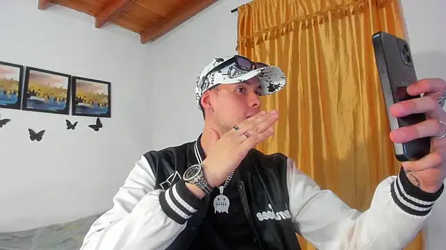 Show modela Vlad__night na web-kameri