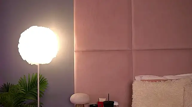 AlmaLuv লাইভ XXX চ্যাট