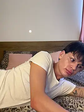 MathiasRayn Live XXX chat