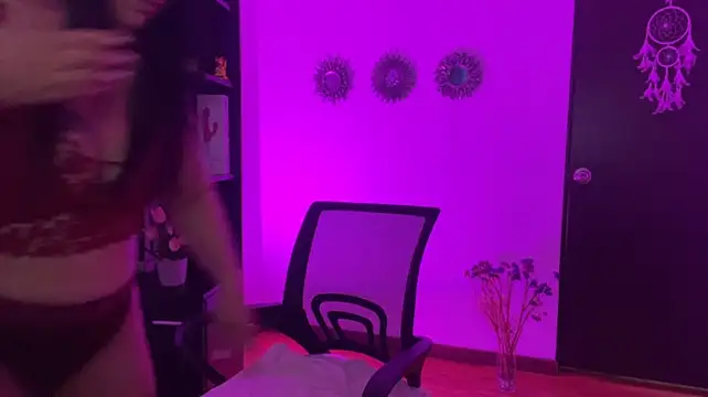 Chat +18 de karimelee_ ao vivo