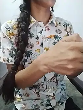 Chat +18 de Cute-Naavya ao vivo