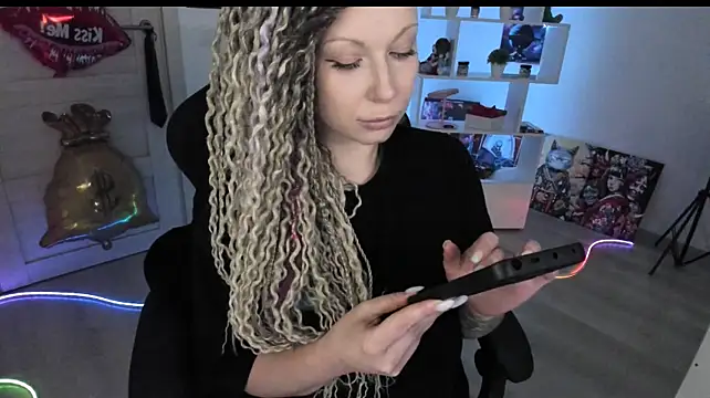 HoneySallyMoore XXX чат на живо