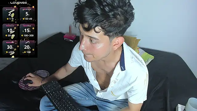 Benjamin_Buster Live XXX-Chat
