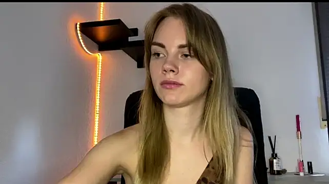 XXX chat uživo modela SunnyStrike