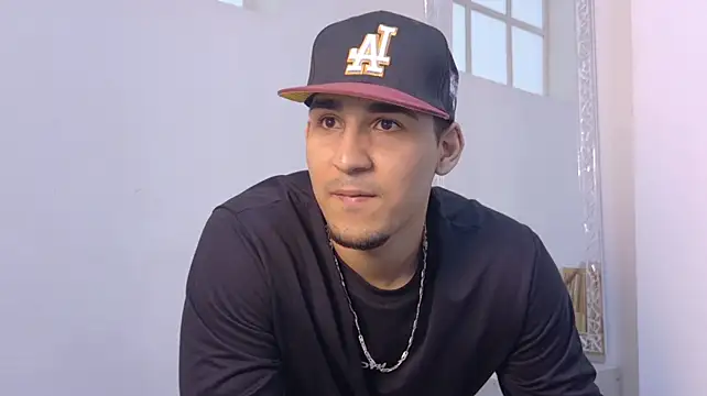 Massimo_11 Live XXX-chat