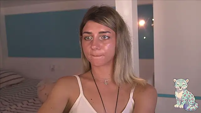 XXX chat uživo modela MilaMilkEyes