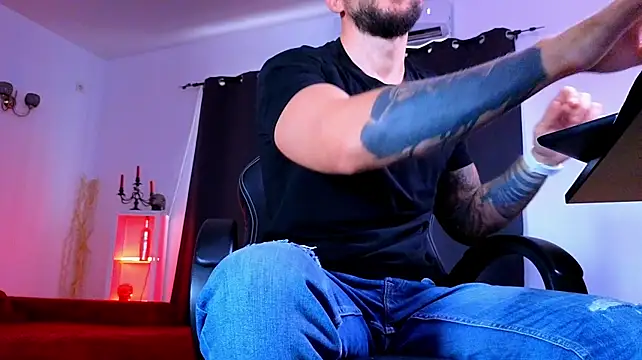 MightyAaron66 XXX чат на живо