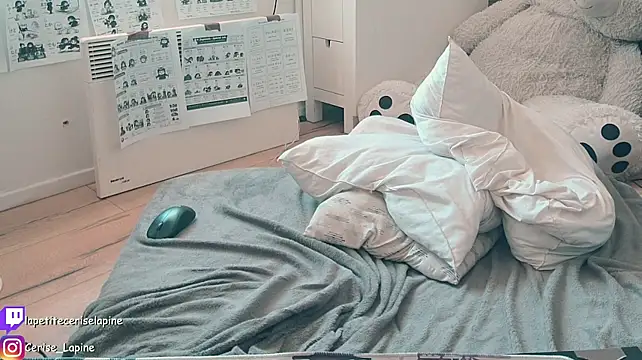 CeriseLapine Chat XXX in diretta