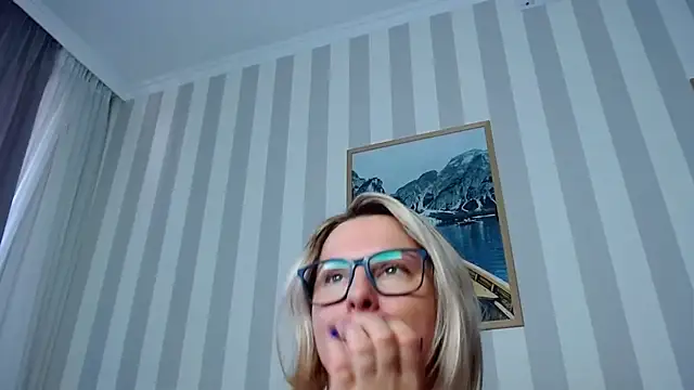 MonaLisaG élő XXX-chatje