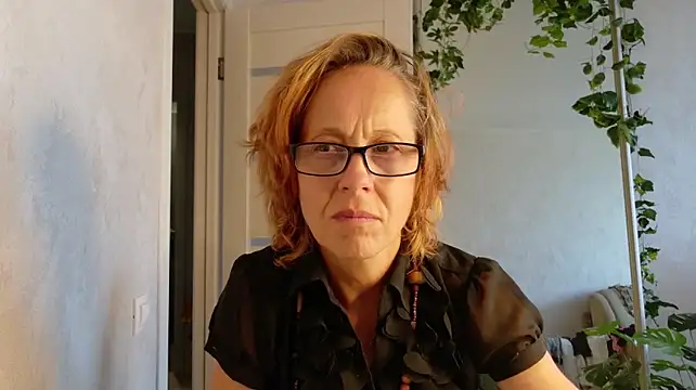 LioraWeiss' Live XXX Chat
