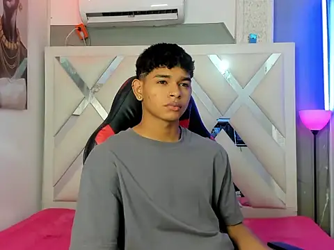 Chat +18 de nova_mitchell7 ao vivo