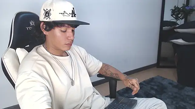 MaximilianRoth Live XXX-Chat