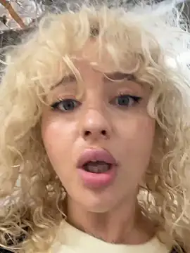 CurlyDaisy Live XXX-chat