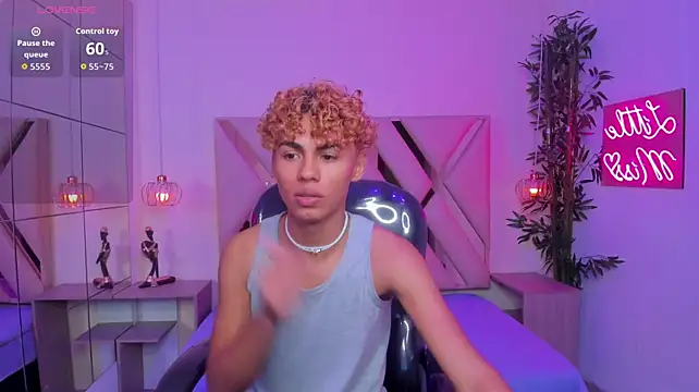 Chat XXX en directo de Anyelo_Twink