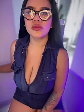 XXX chat uživo modela Issane_Peru