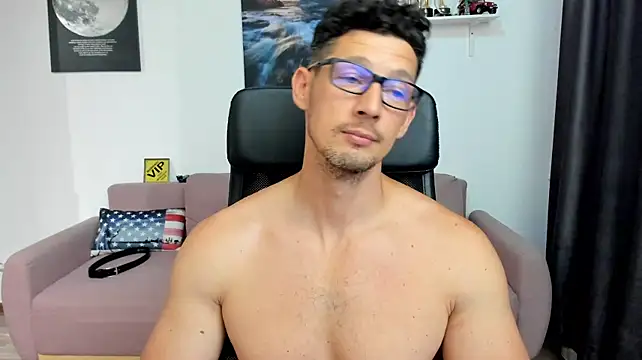 BrutusK08 Adlı Modelin Canlı XXX Sohbeti