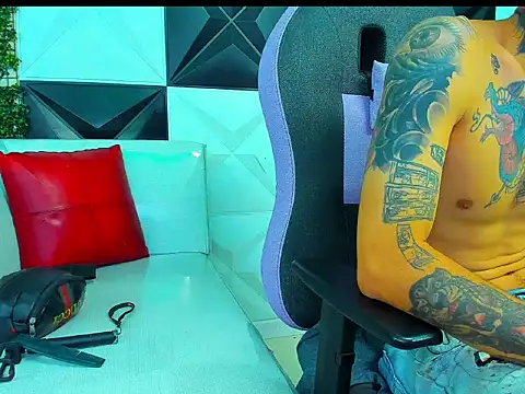 Czat XXX na żywo – Boy_tatto77