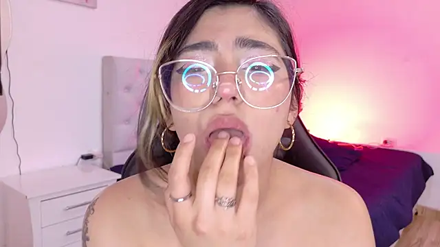 Czat XXX na żywo – Alejaa_storm