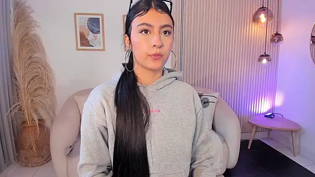 Chat +18 de Bella_rochee ao vivo