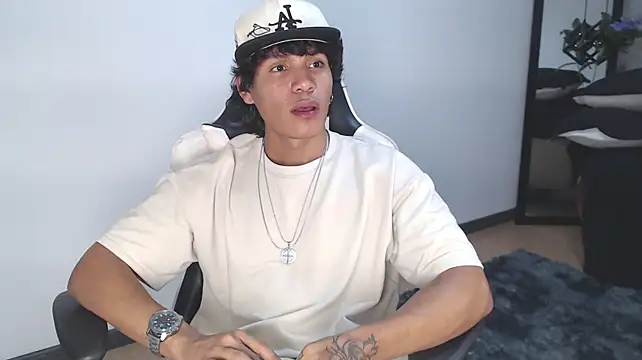 Chat +18 de MaximilianRoth ao vivo