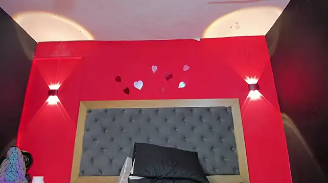 XXX chat uživo modela YayaHilton