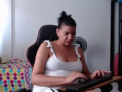 Adriana_0312's Live XXX Chat