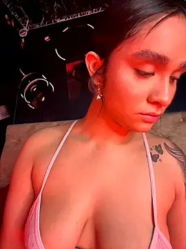Isabella-Teen Chat XXX in diretta