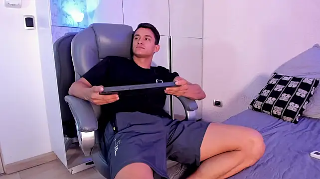Simon_Axe élő XXX-chatje