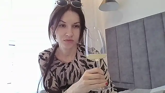 JuliaLovely 即時 XXX 聊天
