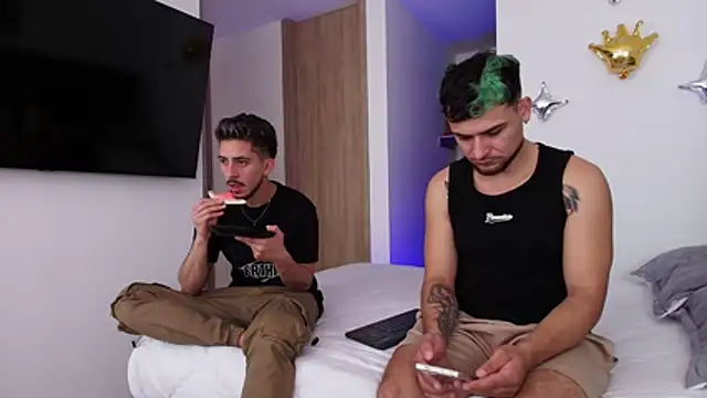 Two_sinzXX Show in webcam