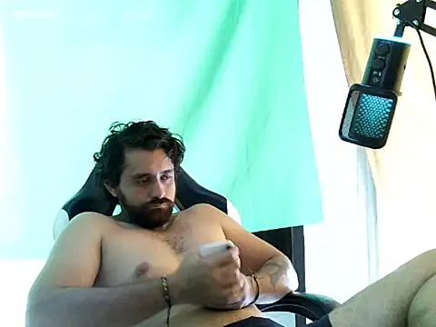 aronmiller404 – Live XXX-chat