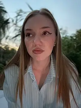 MilaMoone élő XXX-chatje