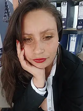 LIA--23 Adlı Modelin Canlı XXX Sohbeti