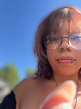 XXX chat uživo modela moan4mona