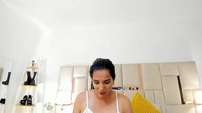 Chat +18 de Zafiro_bunny ao vivo
