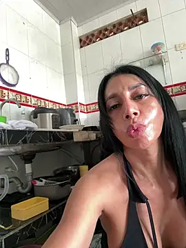 kenia_castro1 Adlı Modelin Canlı XXX Sohbeti