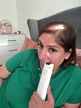 Spicy-Kareena live XXX chat