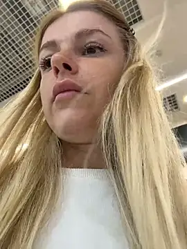 Chat XXX en directo de HarrietDart