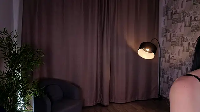 NarcisaDicker Adlı Modelin Canlı XXX Sohbeti