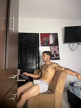 Enzomoretti__ Adlı Modelin Canlı XXX Sohbeti