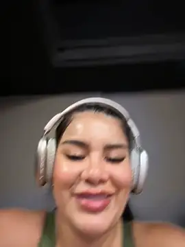 Issane_Peru's Live XXX Chat